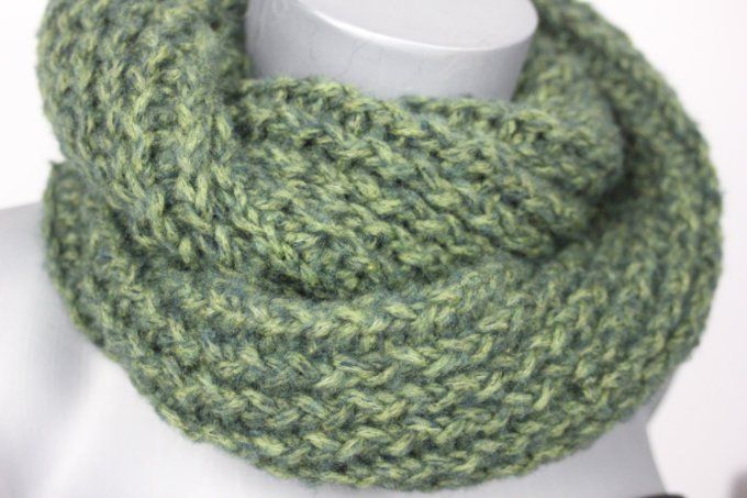 Snood - écharpe en laine de couleur vert kaki chiné
