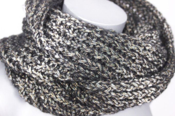 Snood - écharpe en laine de couleur noir, gris et doré