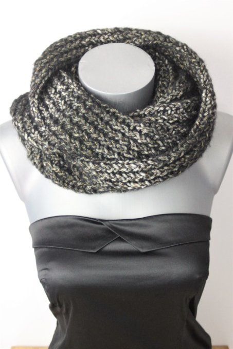 Snood - écharpe en laine de couleur noir, gris et doré