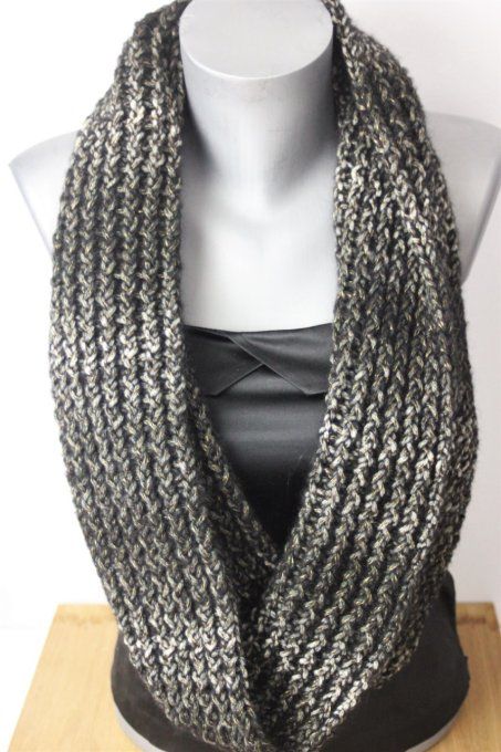 Snood - écharpe en laine de couleur noir, gris et doré