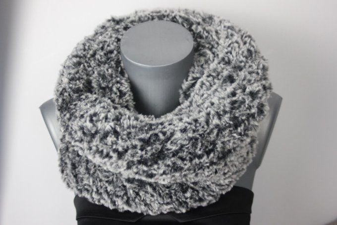 Echarpe Snood oversize en laine grise style fourrure