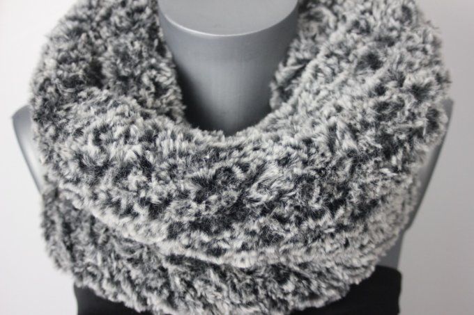 Echarpe Snood oversize en laine grise style fourrure