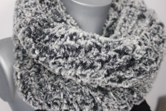 Echarpe Snood oversize en laine grise style fourrure