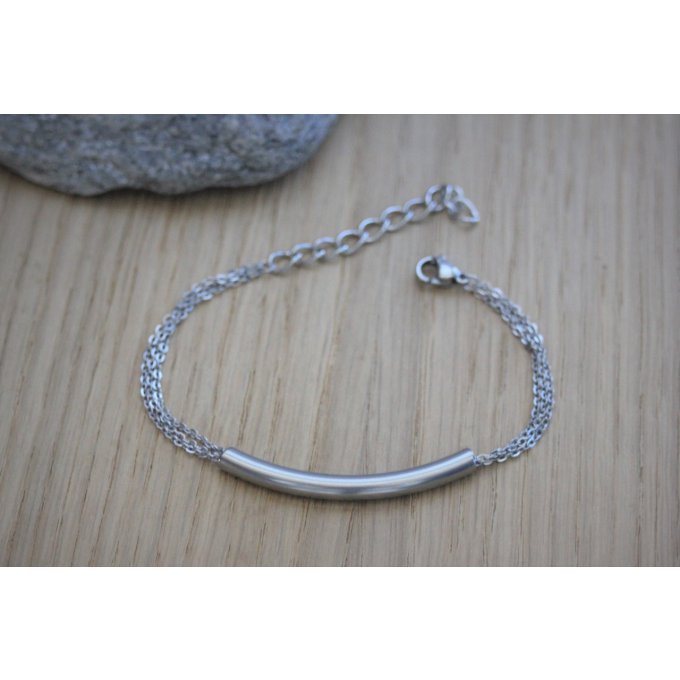 Bracelet 3 chaines et perle tube en acier inoxydable