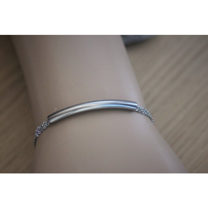 Bracelet 3 chaines et perle tube en acier inoxydable