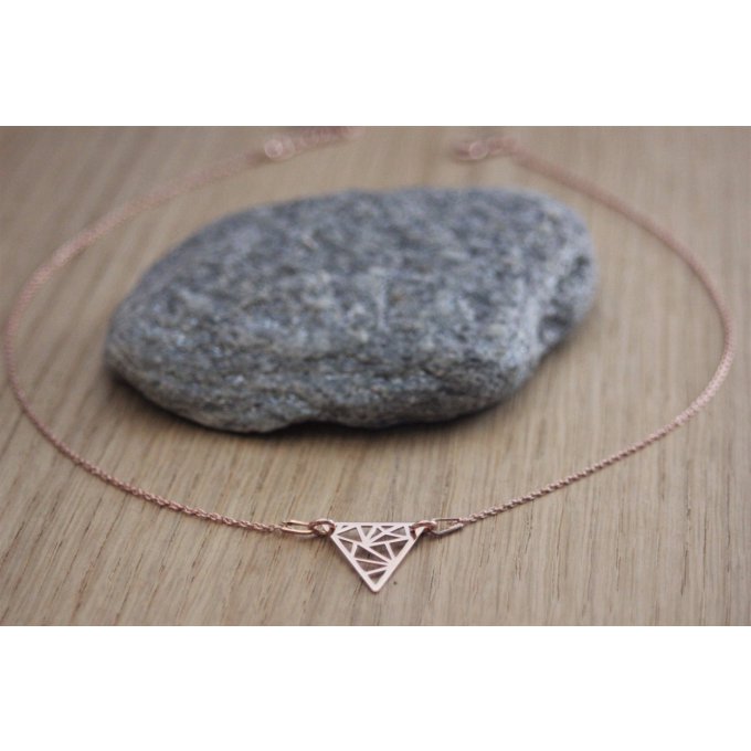 Collier or rose pendentif triangle graphique