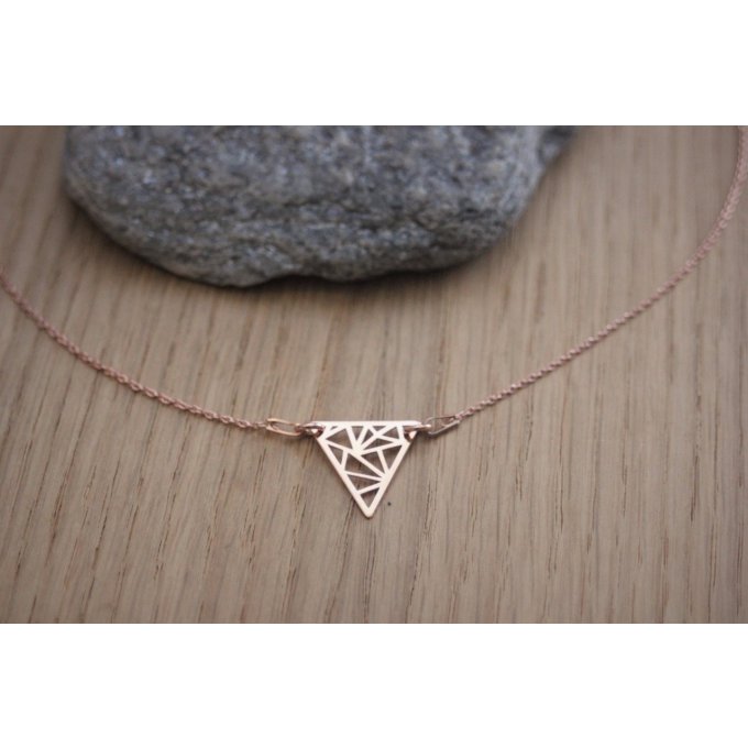 Collier or rose pendentif triangle graphique