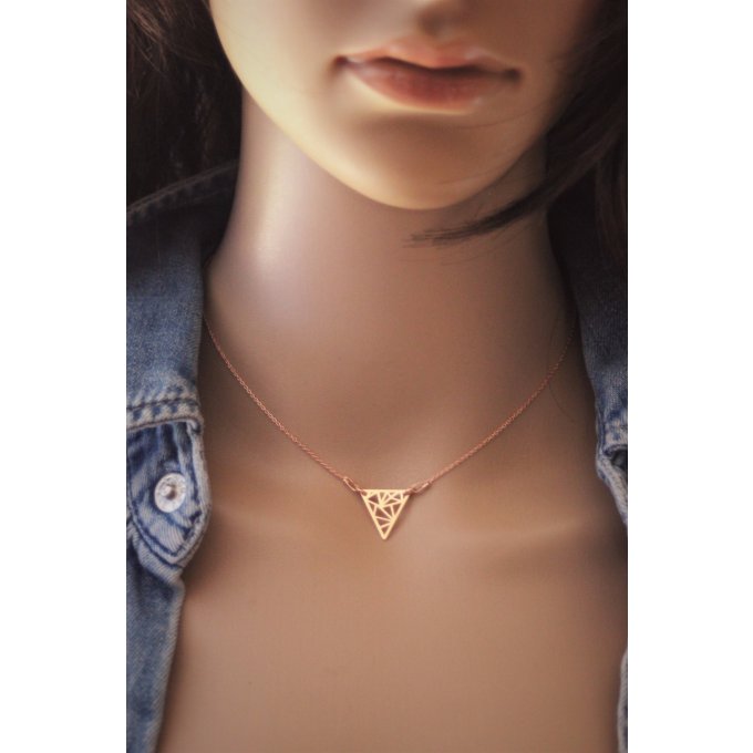 Collier or rose pendentif triangle graphique