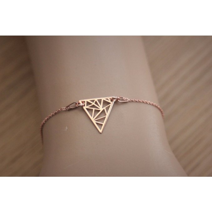 Bracelet or rose triangle graphique