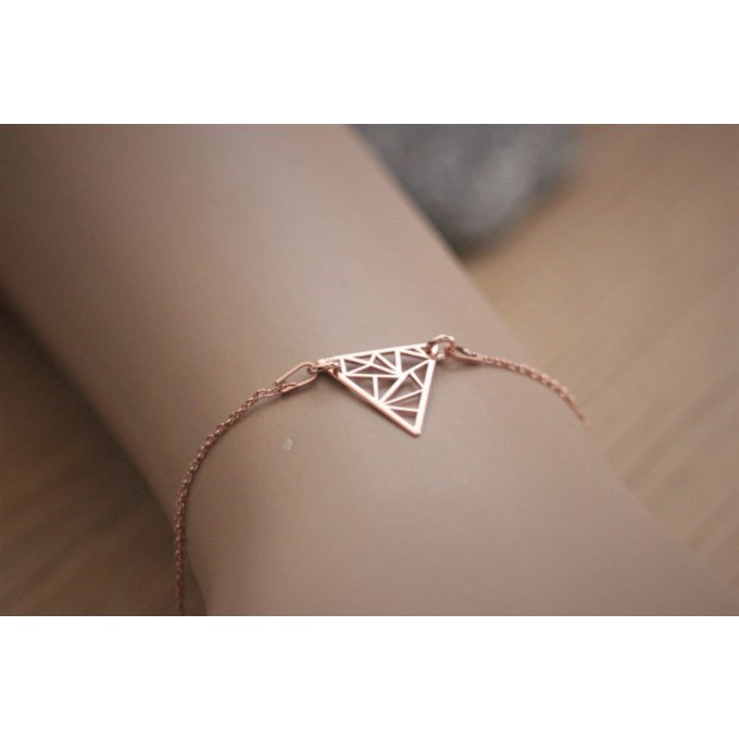 Bracelet or rose triangle graphique