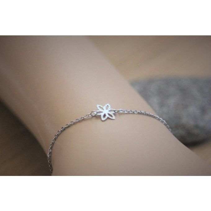 Bracelet petite fleur en acier inoxydable