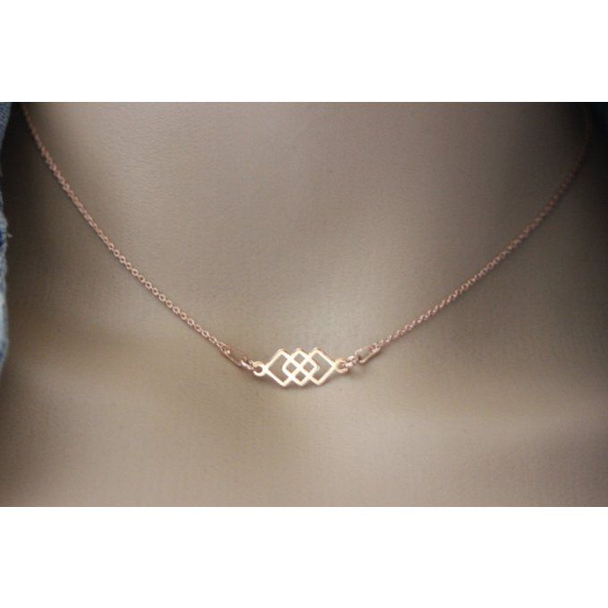 Collier géométrique en or rose 3 carrés