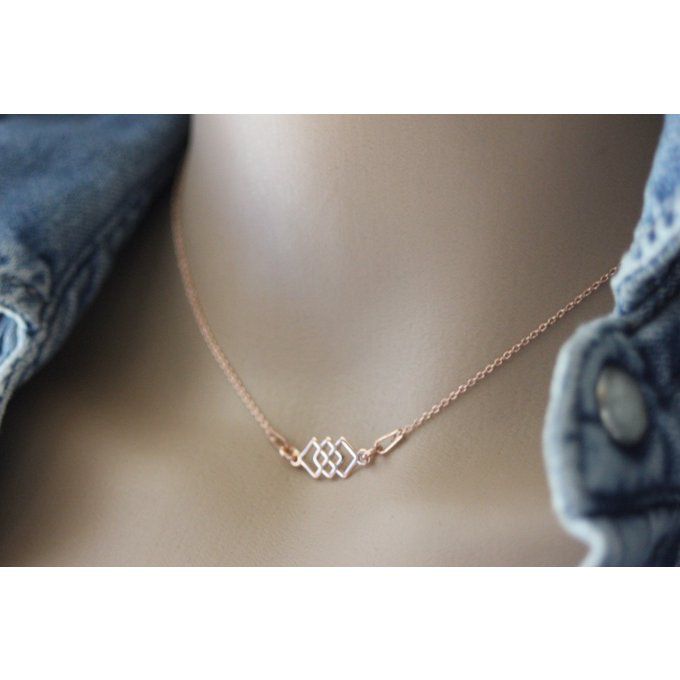 Collier géométrique en or rose 3 carrés