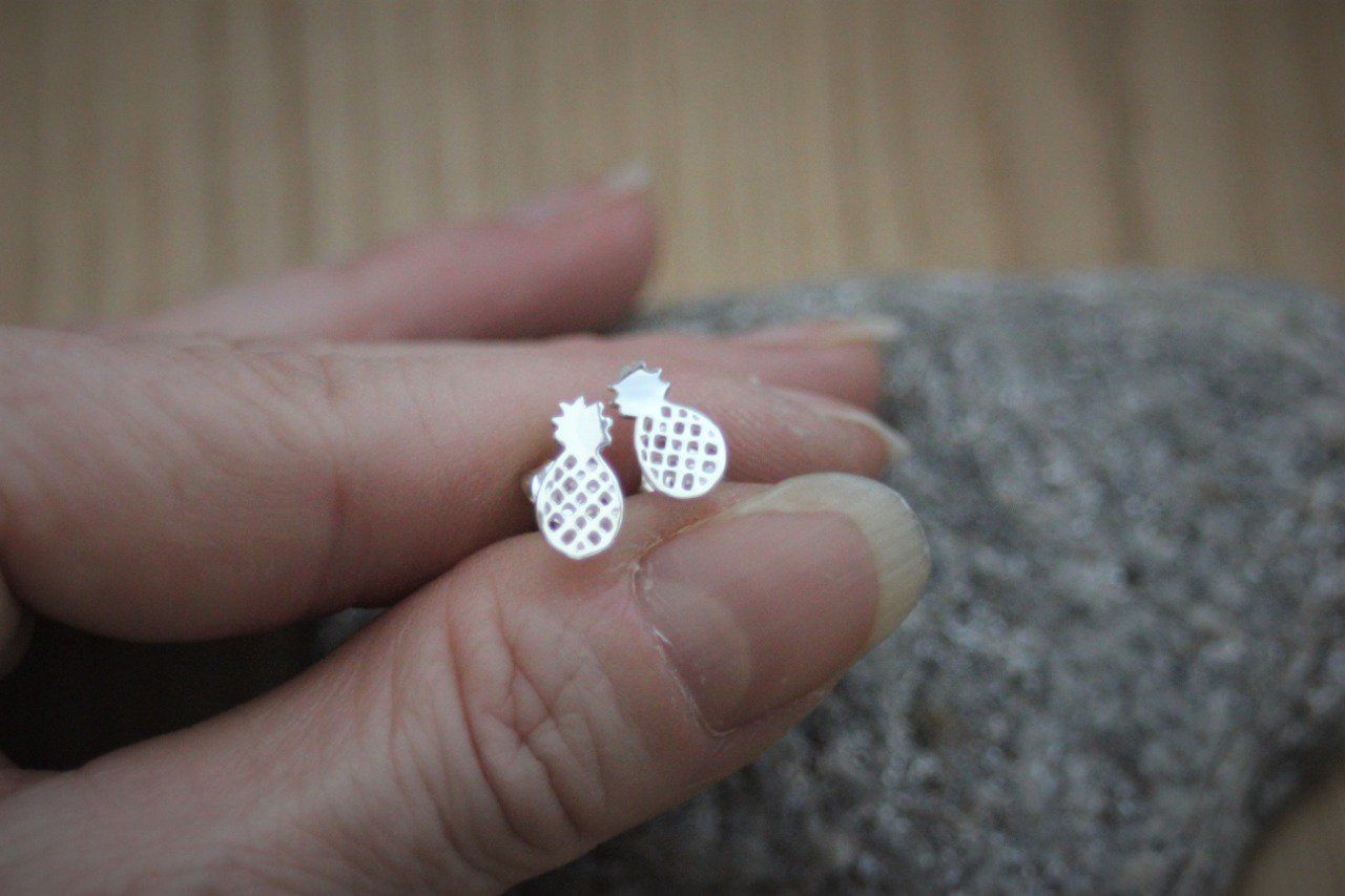 Boucles d'oreilles minimalistes ananas en argent massif