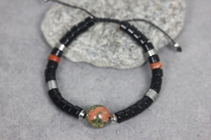 Bracelet perles heishi en onyx , jaspe rouge, hématite et perle ronde unakite