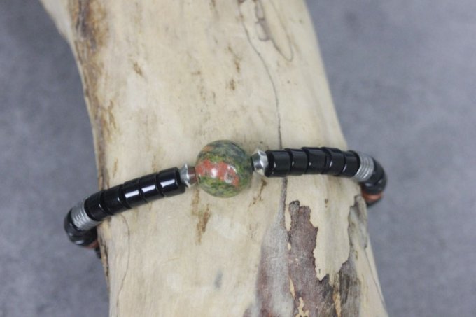 Bracelet perles heishi en onyx , jaspe rouge, hématite et perle ronde unakite