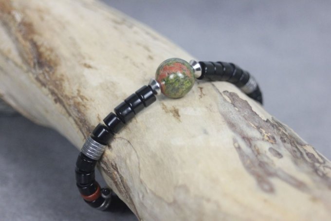 Bracelet perles heishi en onyx , jaspe rouge, hématite et perle ronde unakite