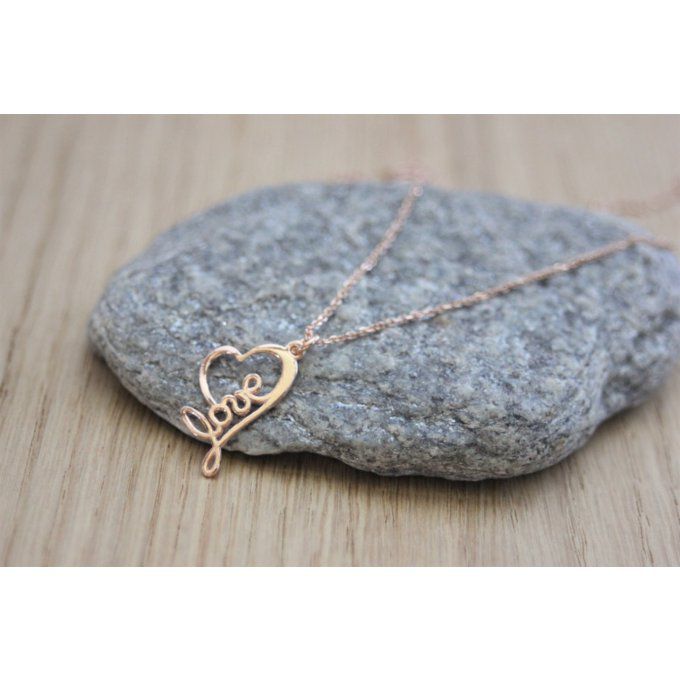 Collier or rose pendentif coeur avec inscription Love