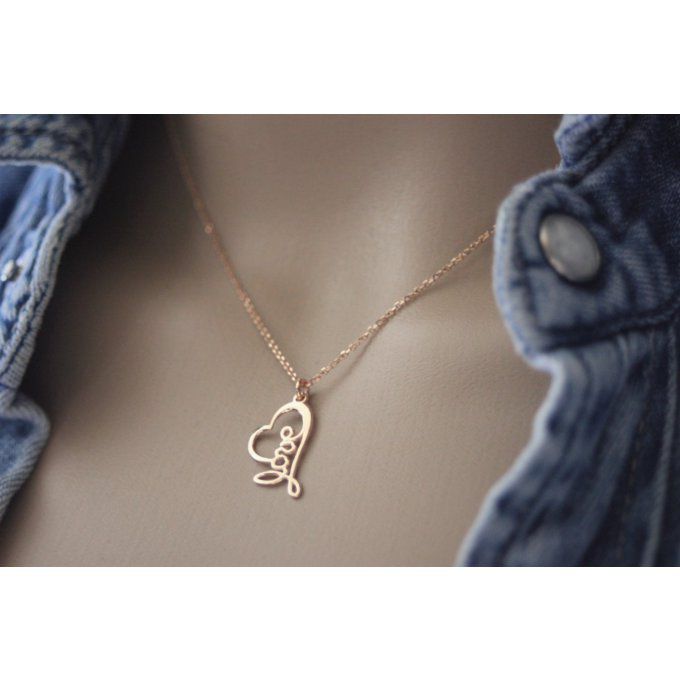 Collier or rose pendentif coeur avec inscription Love