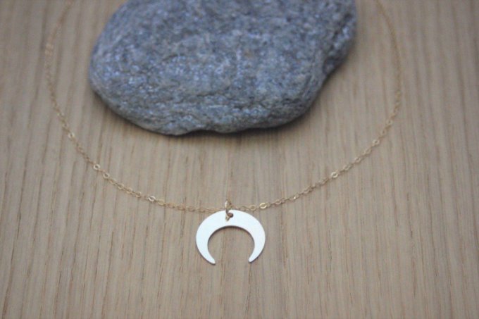 Collier en or Gold Filled corne demi-lune à graver