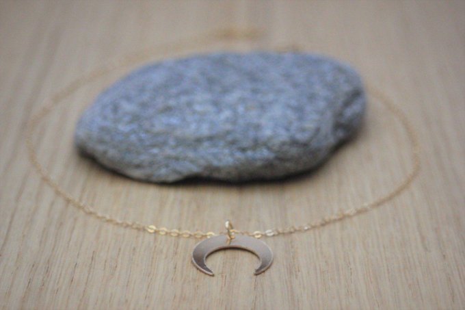 Collier en or Gold Filled corne demi-lune à graver