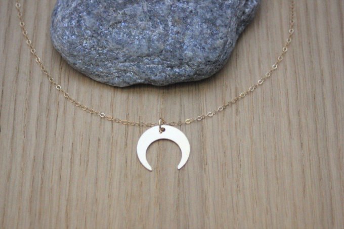 Collier en or Gold Filled corne demi-lune à graver