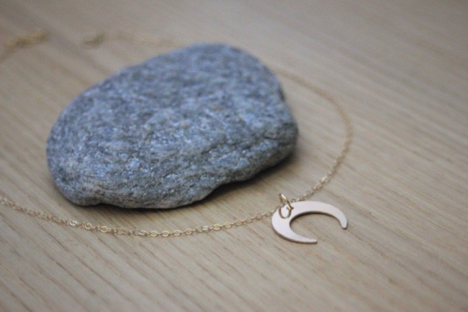 Collier en or Gold Filled corne demi-lune à graver