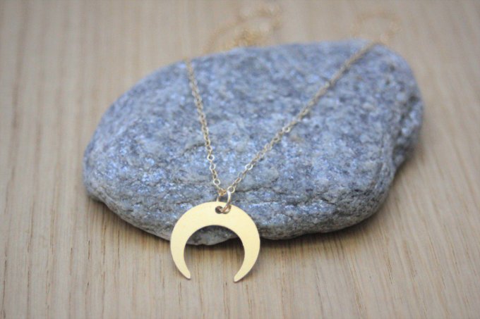Collier en or Gold Filled corne demi-lune à graver