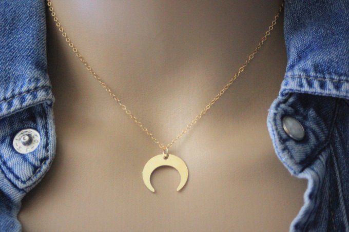Collier en or Gold Filled corne demi-lune à graver