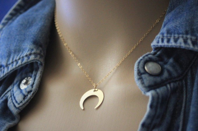 Collier en or Gold Filled corne demi-lune à graver