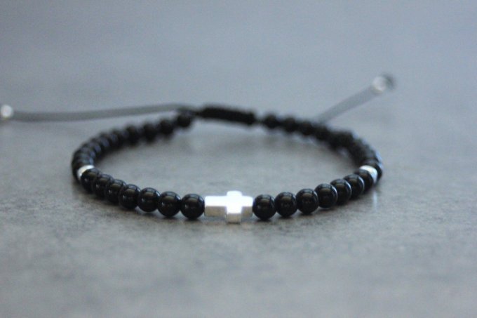 Bracelet perles onyx, perles et croix argent massif