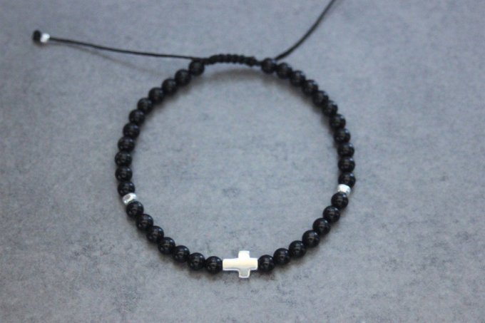 Bracelet perles onyx, perles et croix argent massif