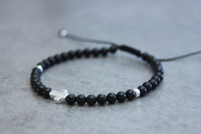 Bracelet perles onyx, perles et croix argent massif