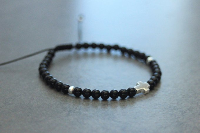 Bracelet perles onyx, perles et croix argent massif
