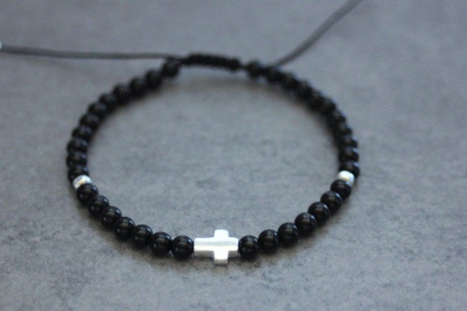 Bracelet perles onyx, perles et croix argent massif