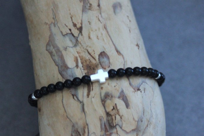 Bracelet perles onyx, perles et croix argent massif