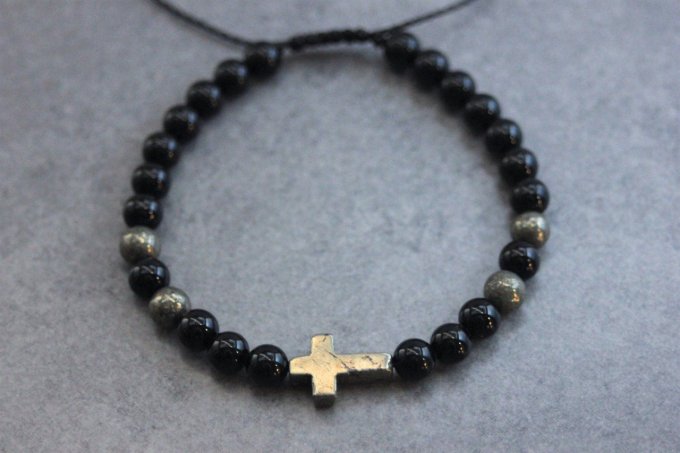 Bracelet perles onyx et pyrite avec croix en pyrite