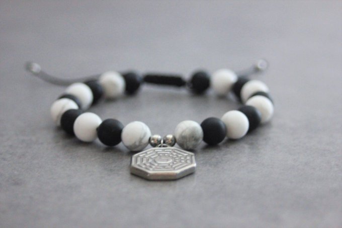 Bracelet perles onyx mat, howlite blanche et breloque yin & yang en acier inoxydable