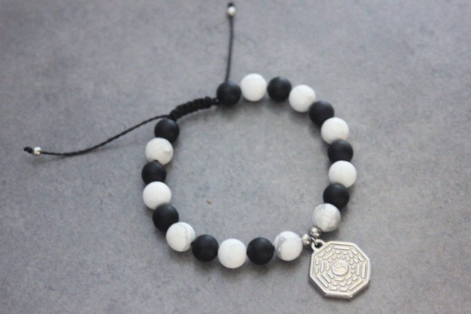 Bracelet perles onyx mat, howlite blanche et breloque yin & yang en acier inoxydable