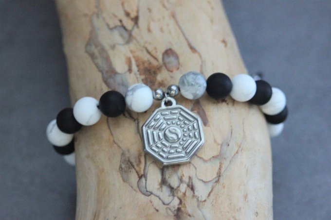 Bracelet perles onyx mat, howlite blanche et breloque yin & yang en acier inoxydable