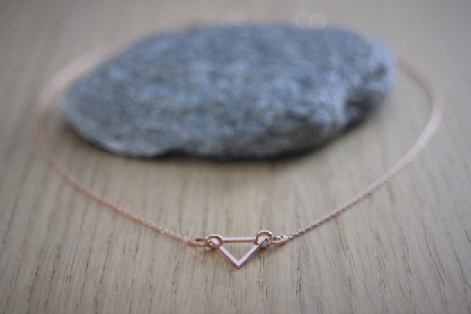 Collier or rose pendentif triangle ajouré