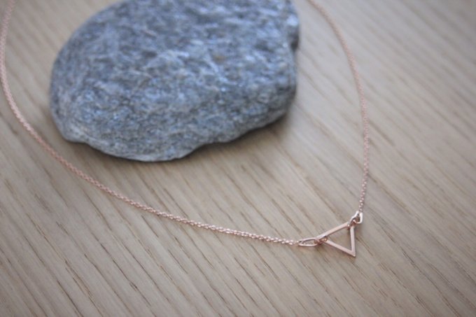 Collier or rose pendentif triangle ajouré