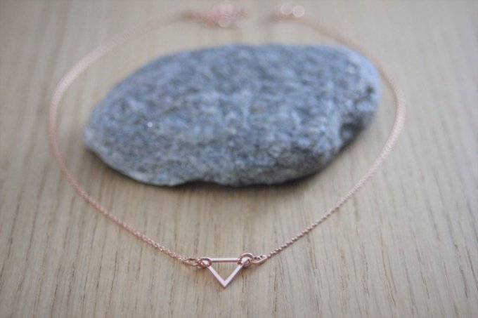 Collier or rose pendentif triangle ajouré