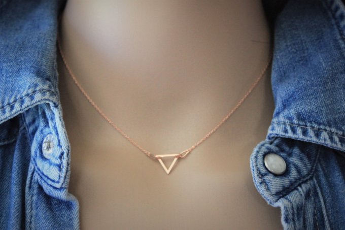 Collier or rose pendentif triangle ajouré