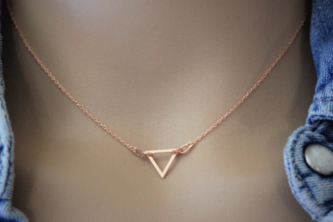 Collier or rose pendentif triangle ajouré