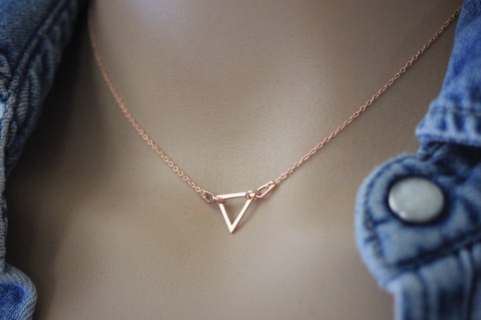 Collier or rose pendentif triangle ajouré