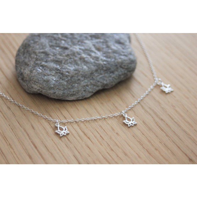 Collier argent massif 925 avec 3 petites fleur de lotus