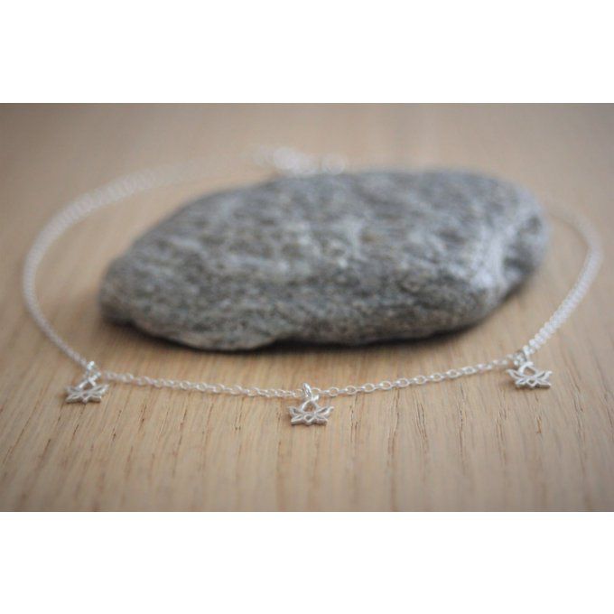 Collier argent massif 925 avec 3 petites fleur de lotus