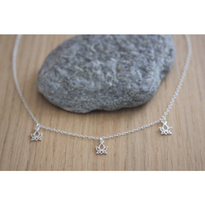 Collier argent massif 925 avec 3 petites fleur de lotus