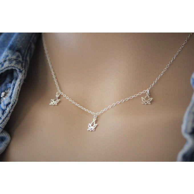 Collier argent massif 925 avec 3 petites fleur de lotus